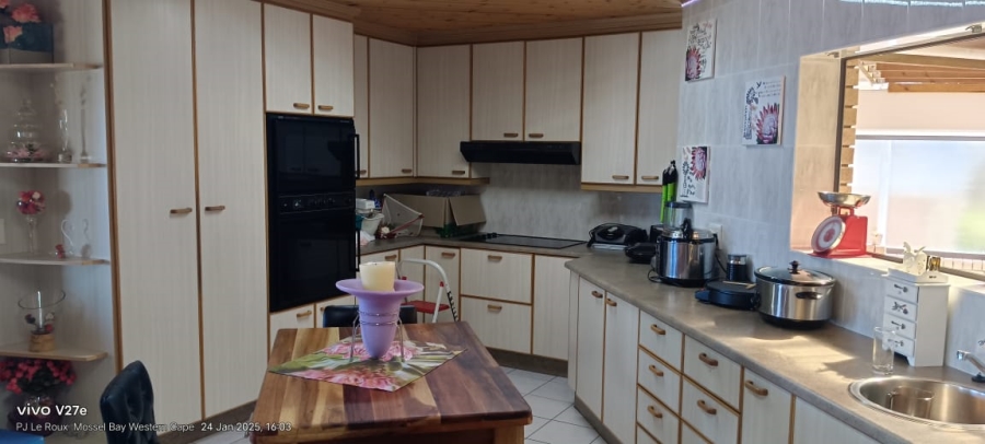 To Let 5 Bedroom Property for Rent in Dana Bay Western Cape